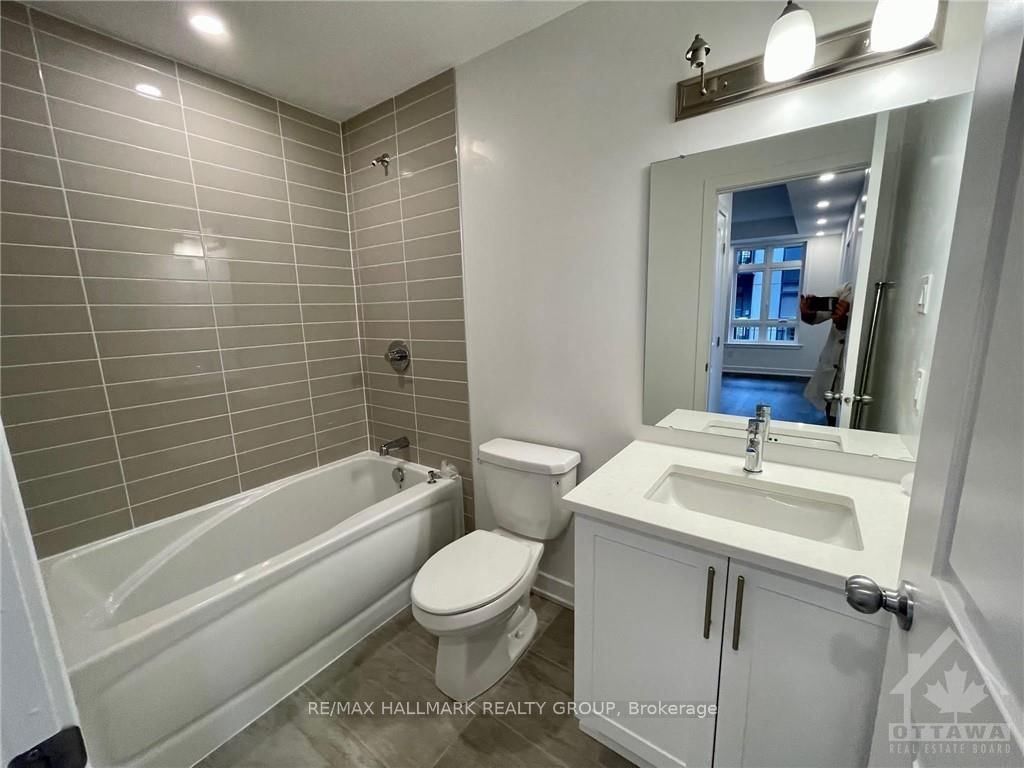 Photo 9 of 400J ROLLING MEADOW Cres, Ottawa, Mer Bleue/Bradley Estates/Anderson Park — HOMEH