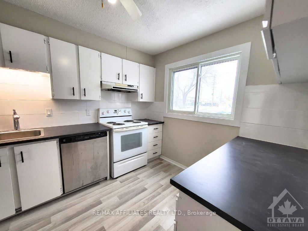 Photo 3 of Unit 12, 800 DE L'EGLISE St, Ottawa, Castle Heights — HOMEH