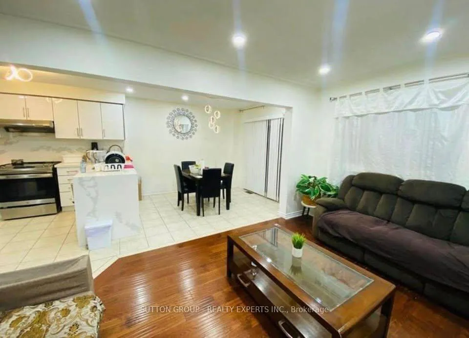 Photo 2 of 31 Farthingale Crescent, Brampton, Fletcher's Meadow — HOMEH