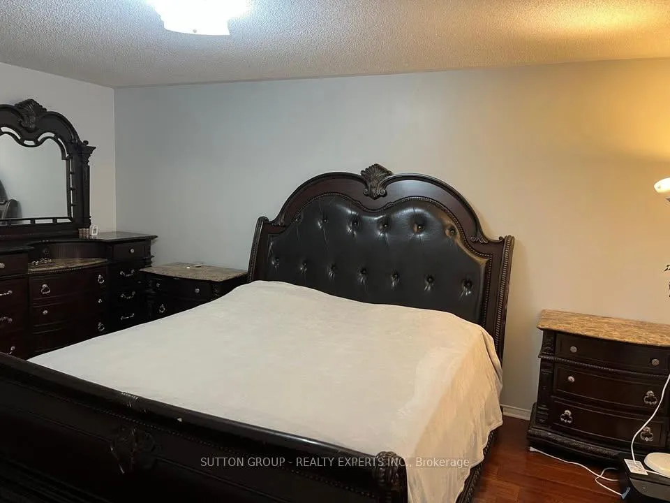 Photo 6 of 31 Farthingale Crescent, Brampton, Fletcher's Meadow — HOMEH