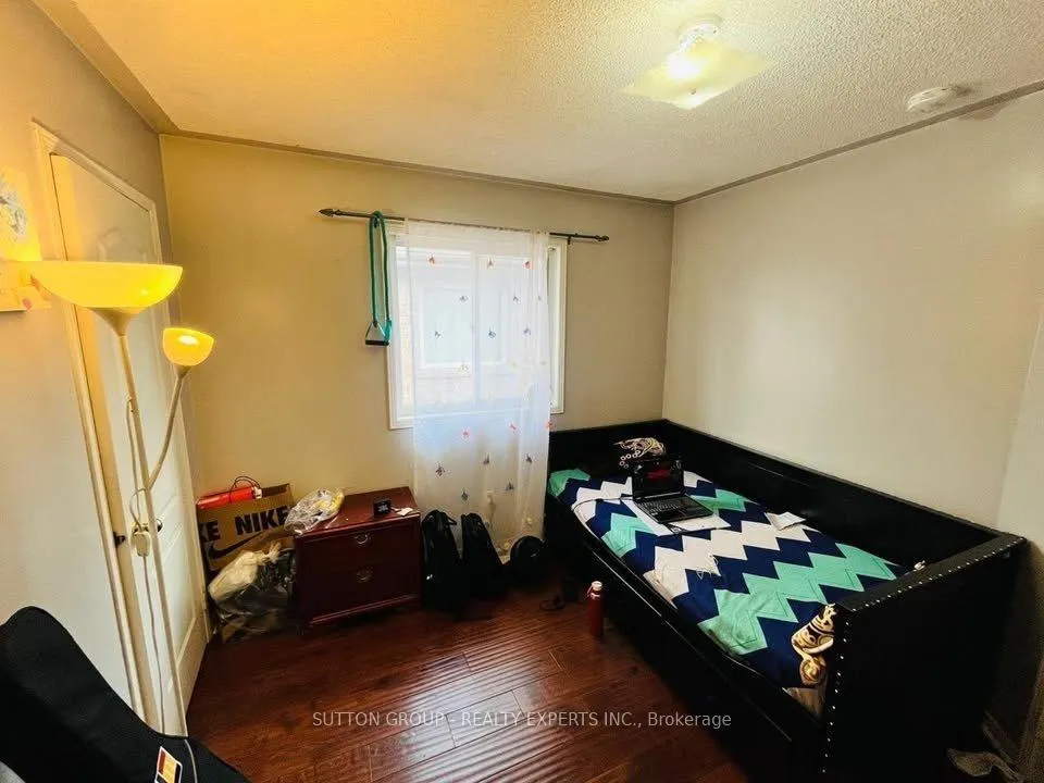 Photo 10 of 31 Farthingale Crescent, Brampton, Fletcher's Meadow — HOMEH