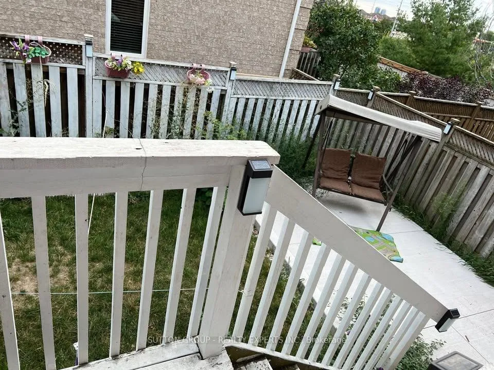 Photo 16 of 31 Farthingale Crescent, Brampton, Fletcher's Meadow — HOMEH