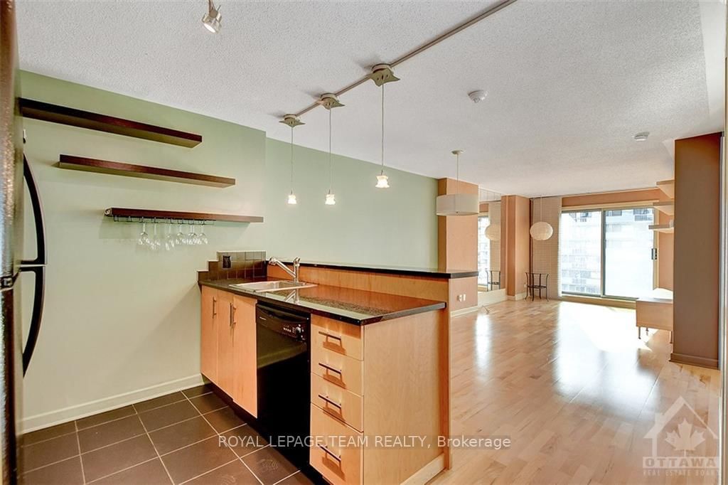 Photo 4 of Unit 805, 138 SOMERSET St W, Ottawa, Ottawa Centre/Golden Triangle — HOMEH