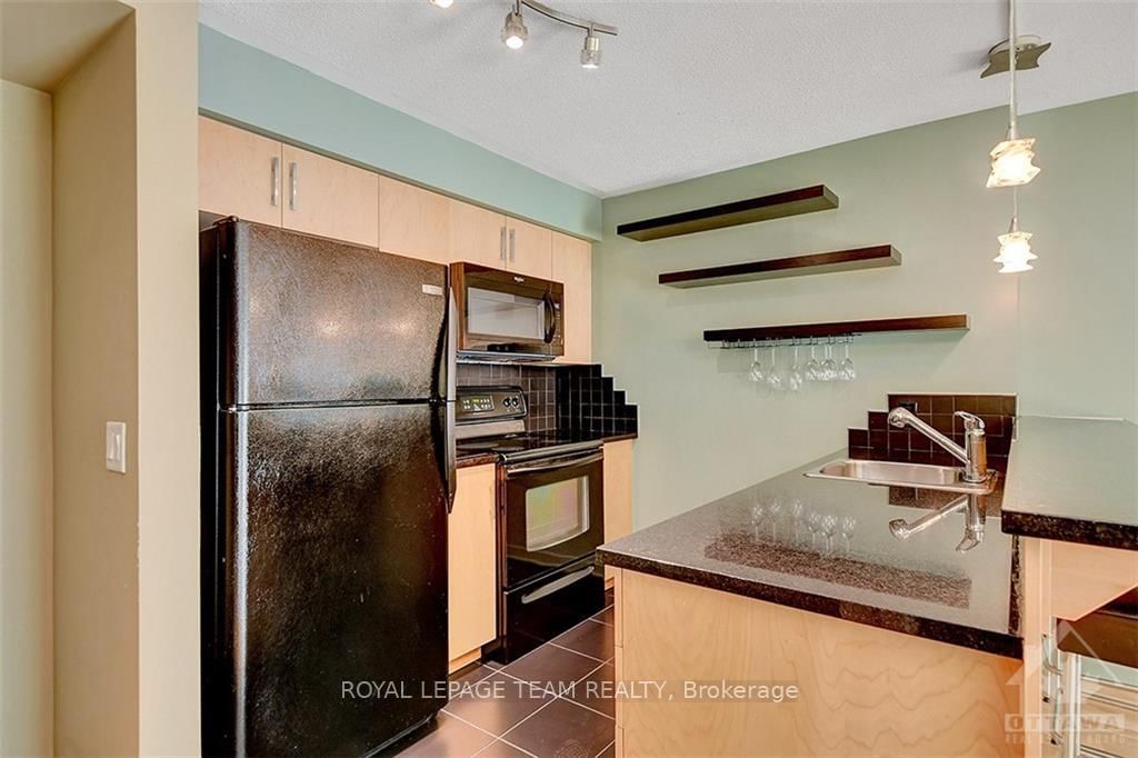 Photo 5 of Unit 805, 138 SOMERSET St W, Ottawa, Ottawa Centre/Golden Triangle — HOMEH