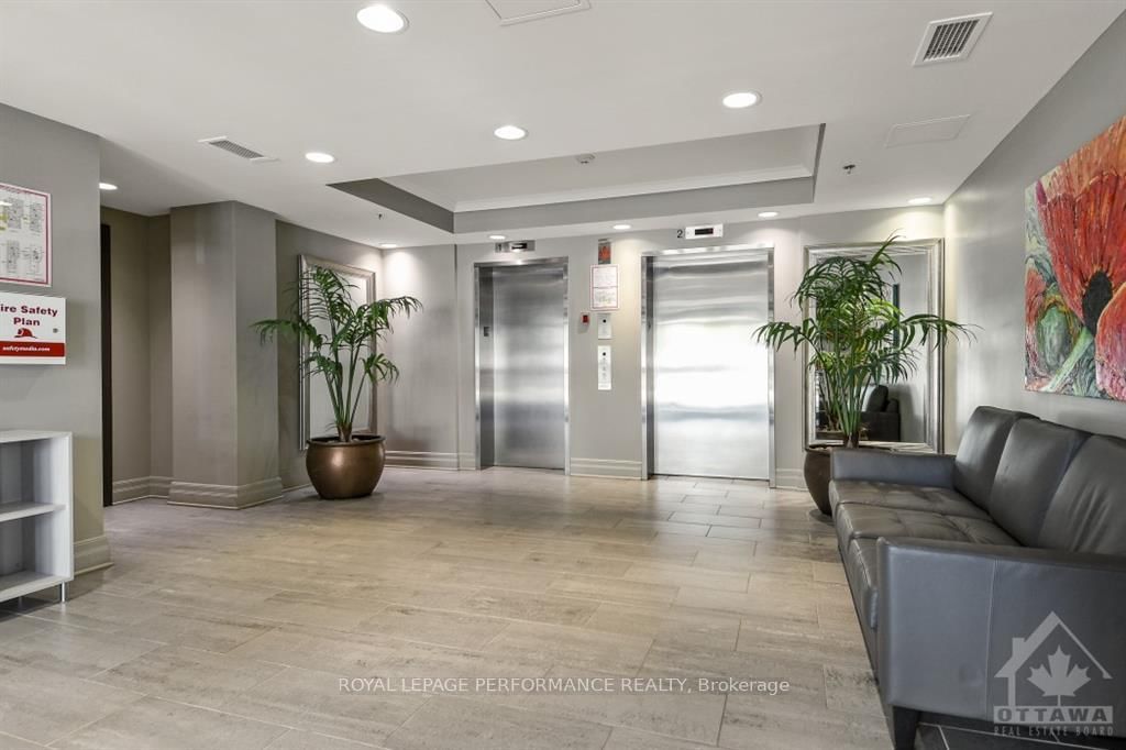 Photo 3 of Unit 301, 260 BESSERER St, Ottawa, Sandy Hill — HOMEH