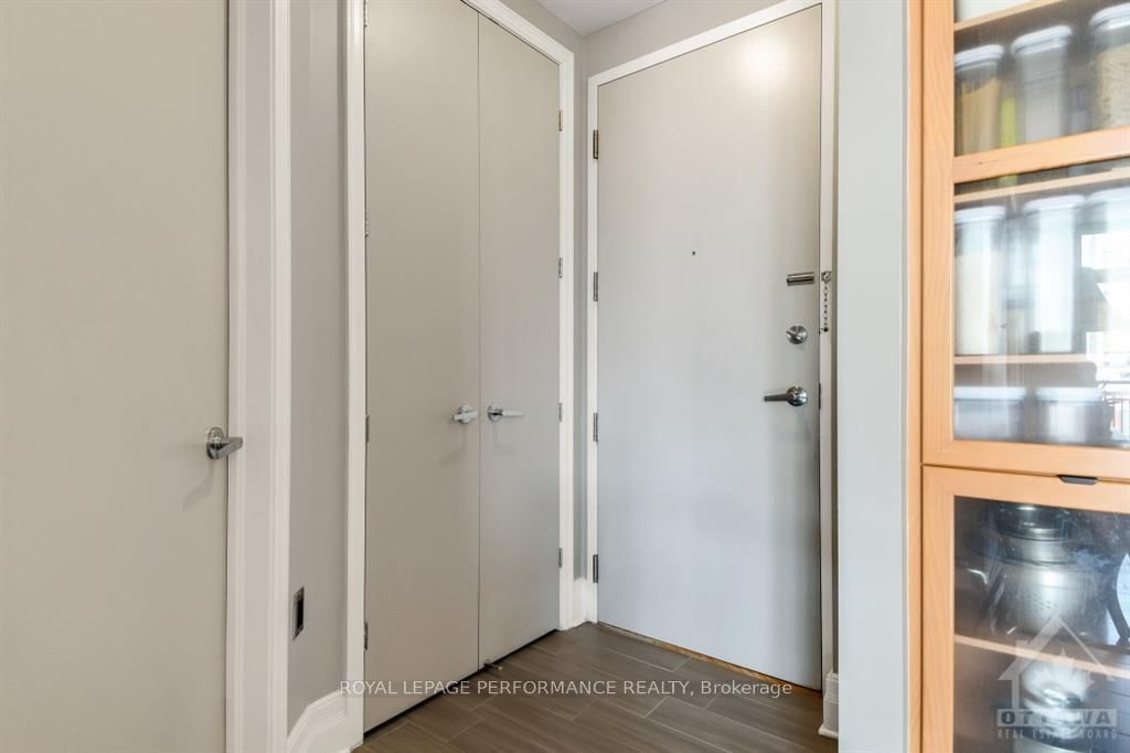 Photo 5 of Unit 301, 260 BESSERER St, Ottawa, Sandy Hill — HOMEH
