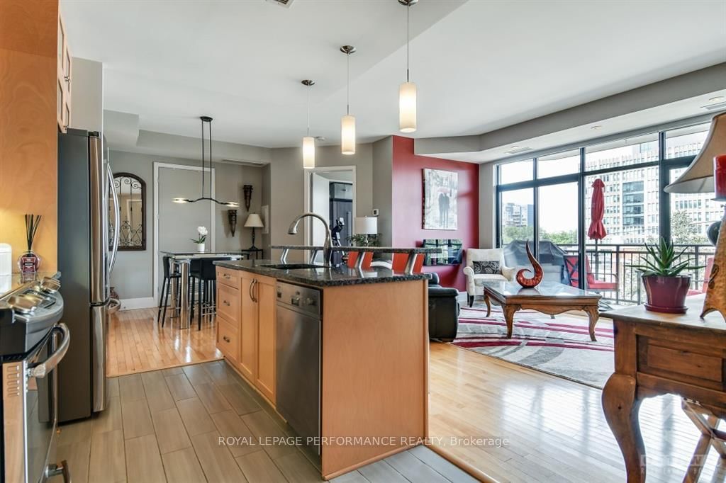Photo 6 of Unit 301, 260 BESSERER St, Ottawa, Sandy Hill — HOMEH