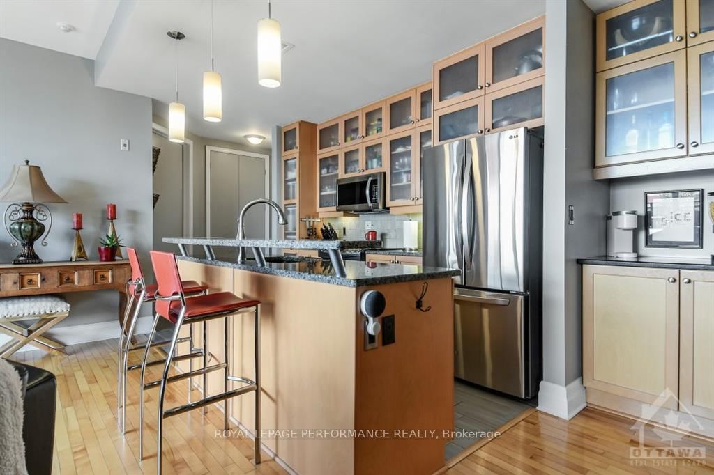 Photo 8 of Unit 301, 260 BESSERER St, Ottawa, Sandy Hill — HOMEH