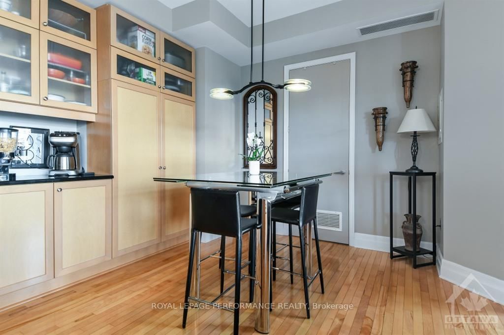 Photo 9 of Unit 301, 260 BESSERER St, Ottawa, Sandy Hill — HOMEH
