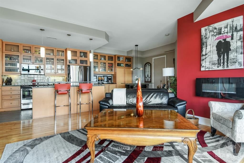 Photo 10 of Unit 301, 260 BESSERER St, Ottawa, Sandy Hill — HOMEH