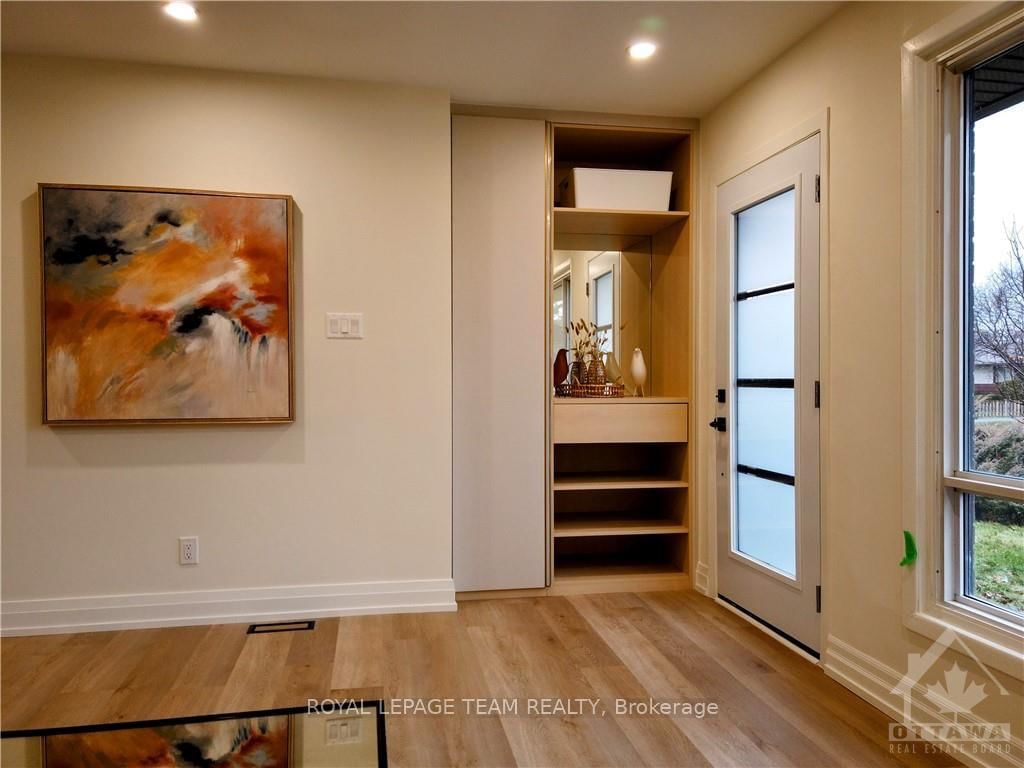 Photo 3 of 62 VIEWMOUNT Dr, Ottawa, Meadowlands/Crestview — HOMEH