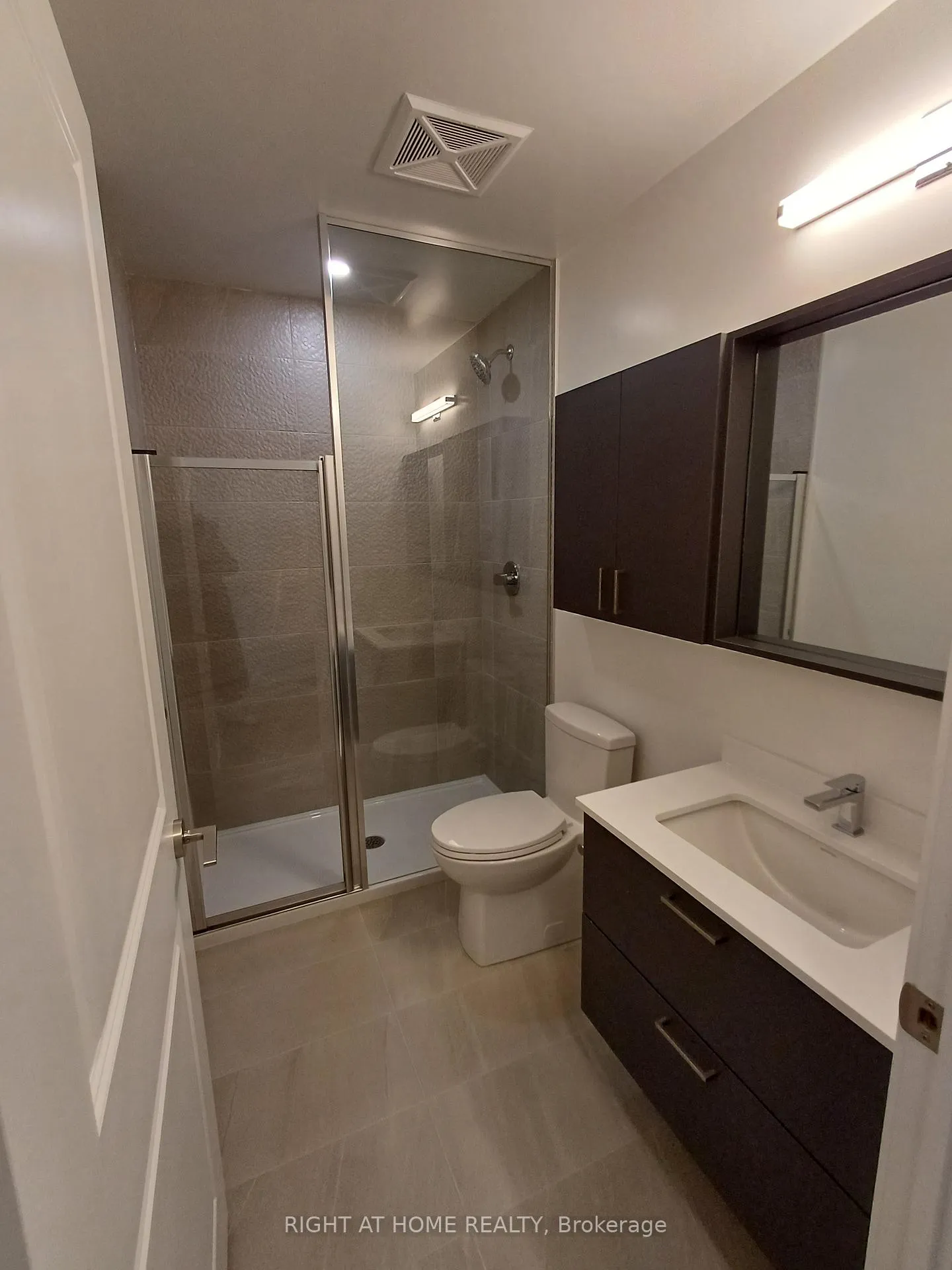 Photo 13 of Unit 2410, 30 Upper Mall Way, Vaughan, Brownridge — HOMEH