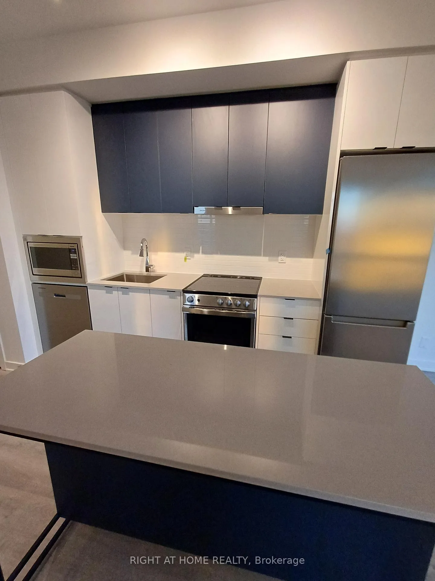 Photo 15 of Unit 2410, 30 Upper Mall Way, Vaughan, Brownridge — HOMEH