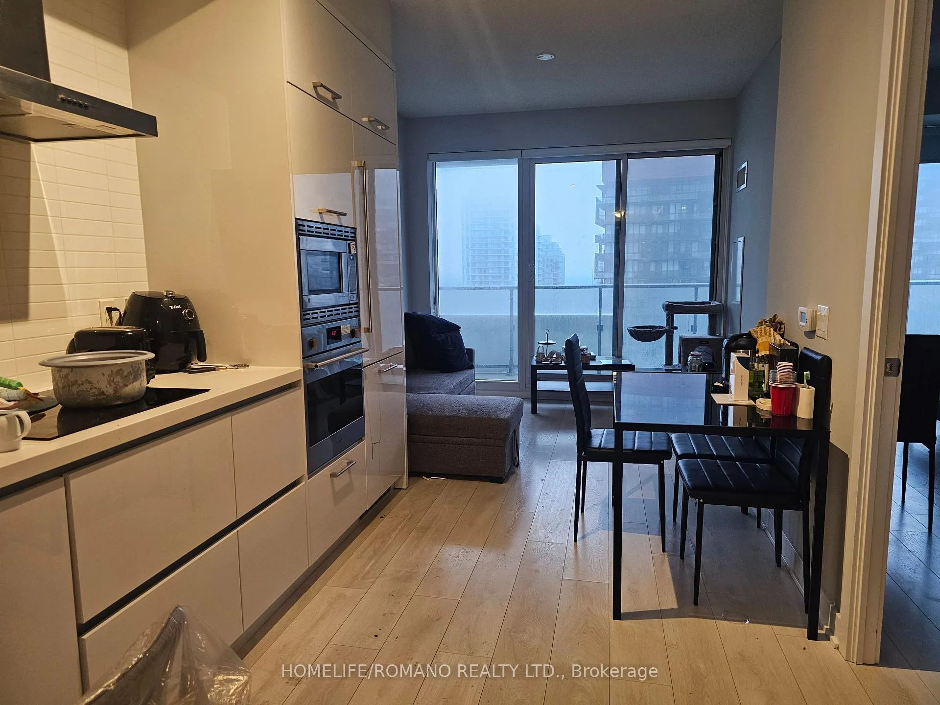 Photo 2 of Unit 2310, 2221 Yonge Street, Toronto, Mount Pleasant West — HOMEH