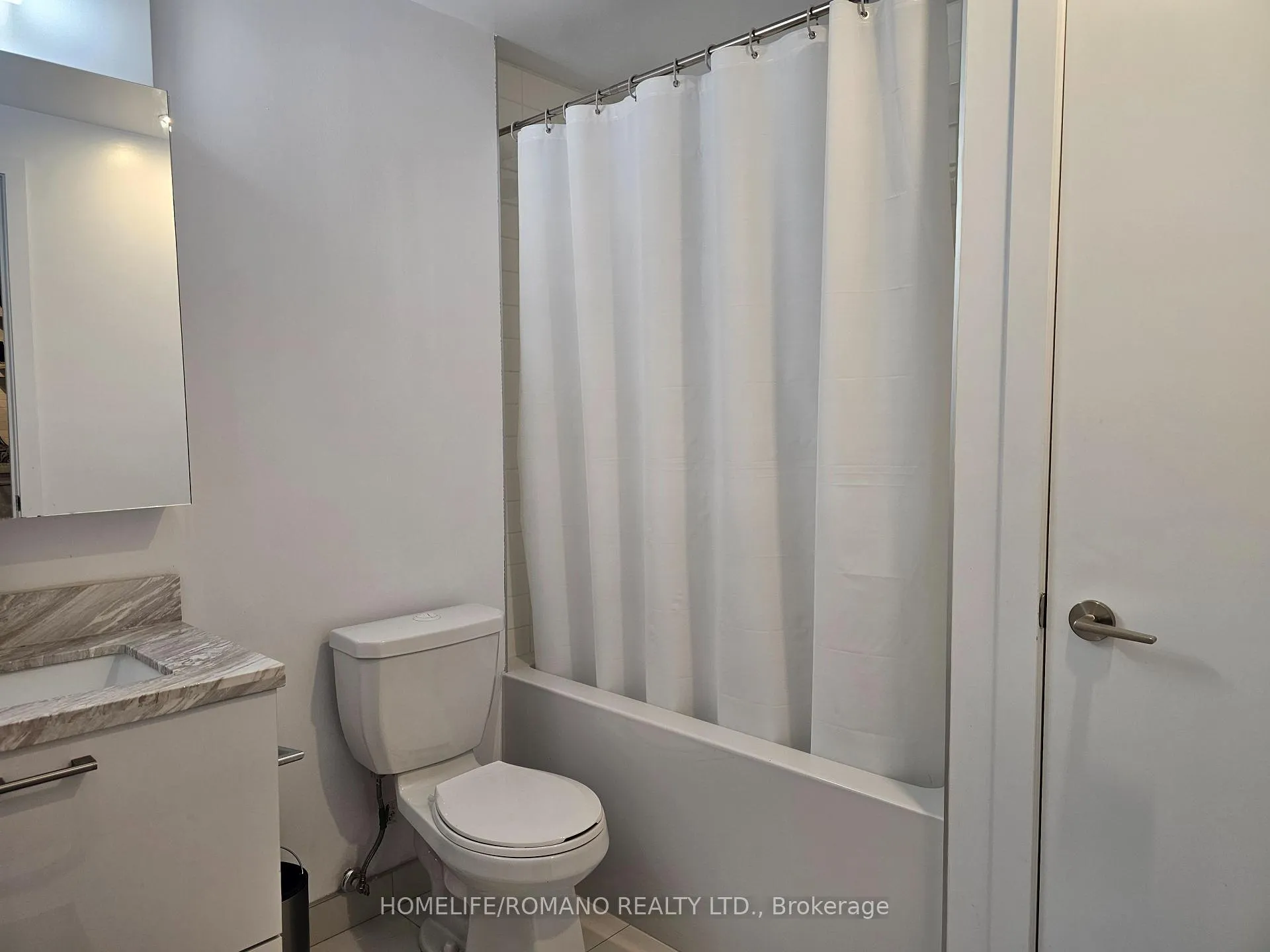 Photo 5 of Unit 2310, 2221 Yonge Street, Toronto, Mount Pleasant West — HOMEH