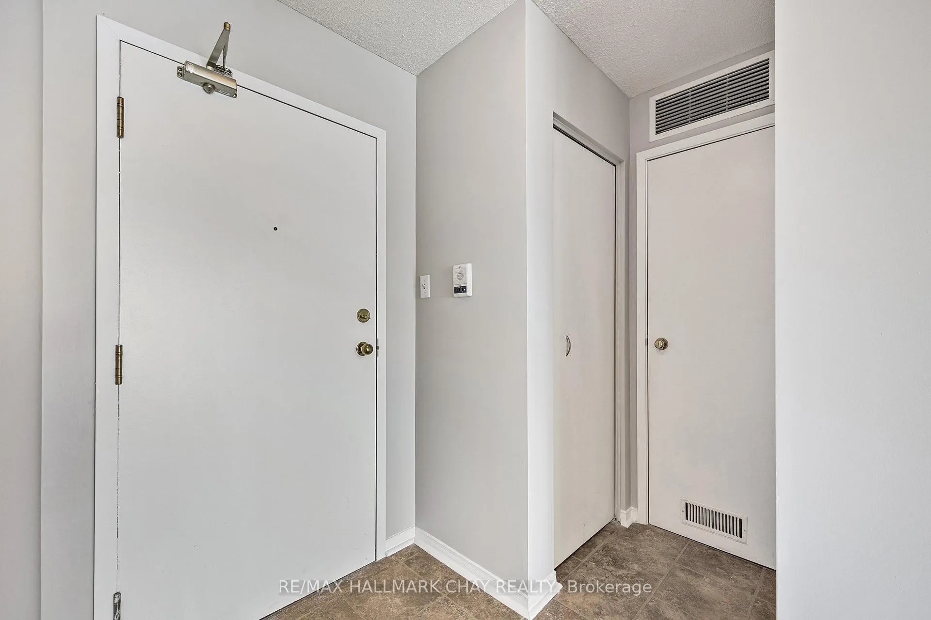 Photo 3 of Unit 316, 126 Bell Farm Road, Barrie, Alliance — HOMEH