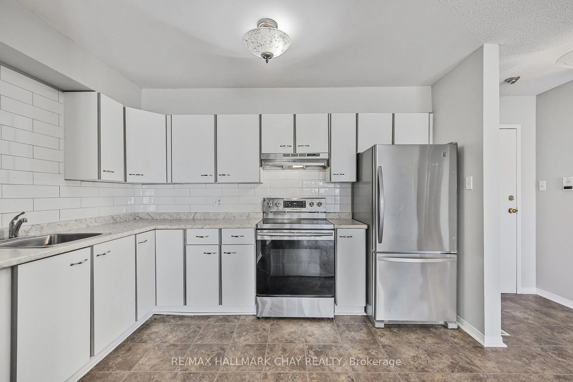 Photo 6 of Unit 316, 126 Bell Farm Road, Barrie, Alliance — HOMEH