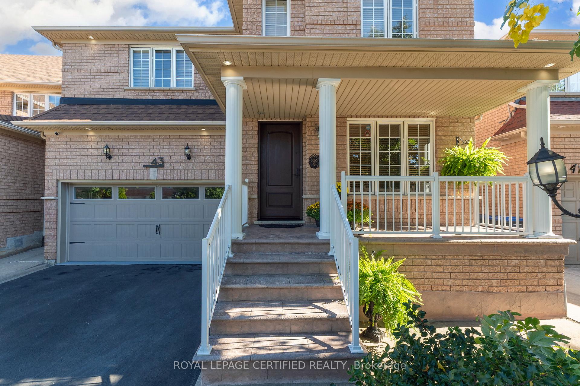 Photo 2 of 43 Heatherdale Drive, Brampton, Fletcher's Meadow — HOMEH