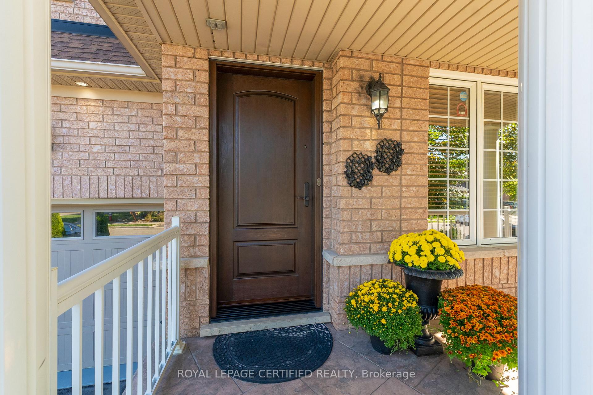 Photo 3 of 43 Heatherdale Drive, Brampton, Fletcher's Meadow — HOMEH