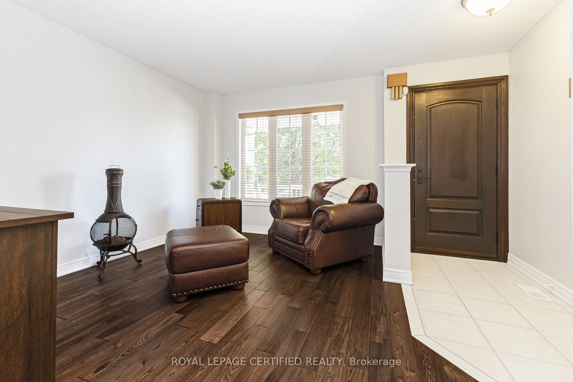 Photo 4 of 43 Heatherdale Drive, Brampton, Fletcher's Meadow — HOMEH