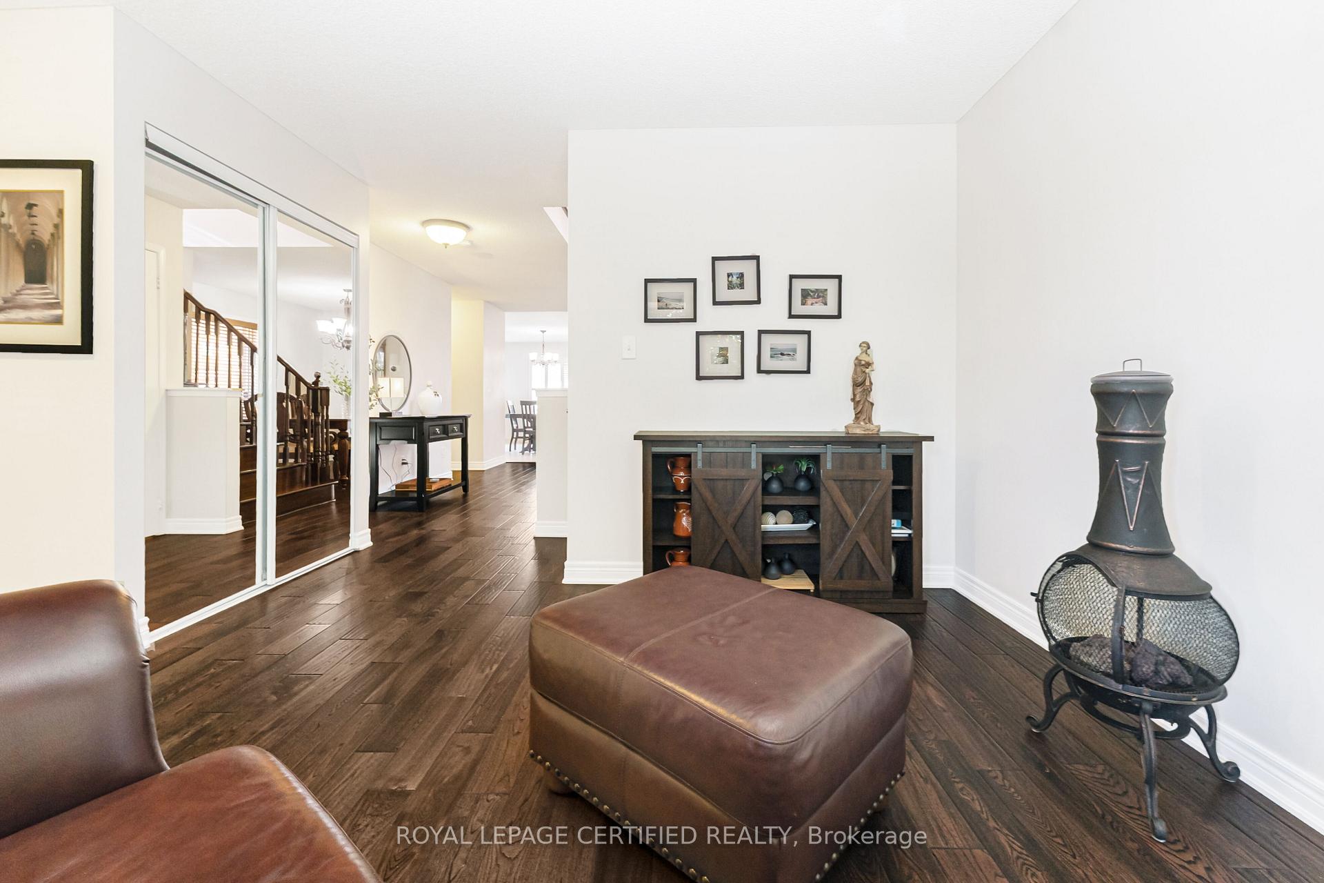 Photo 5 of 43 Heatherdale Drive, Brampton, Fletcher's Meadow — HOMEH