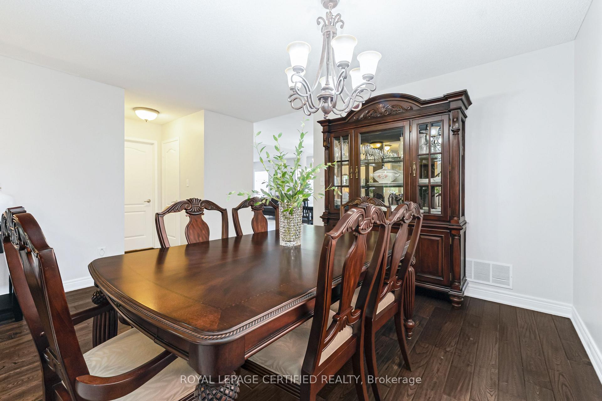 Photo 9 of 43 Heatherdale Drive, Brampton, Fletcher's Meadow — HOMEH