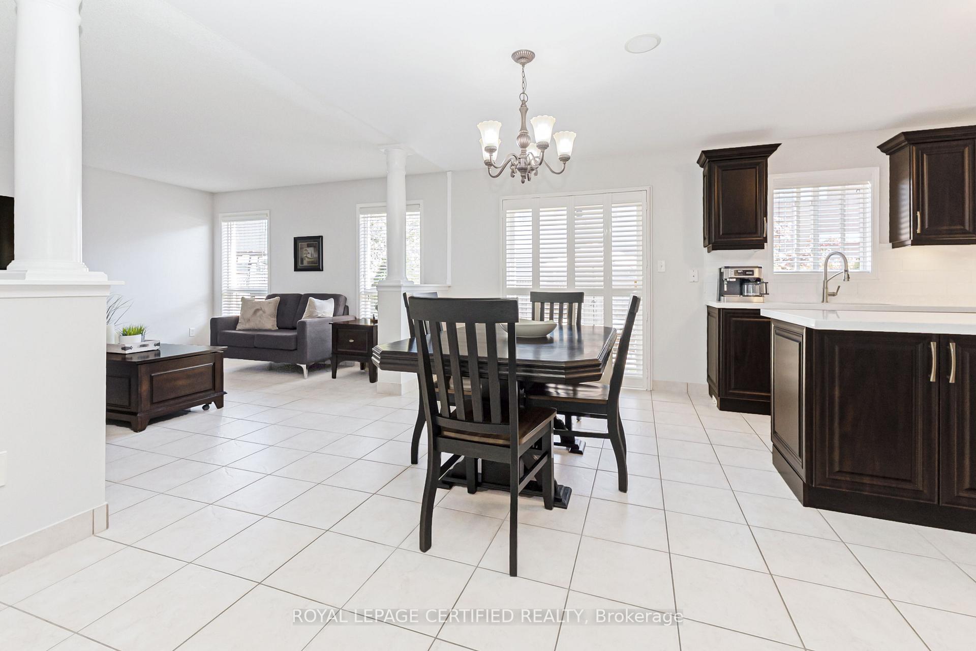 Photo 11 of 43 Heatherdale Drive, Brampton, Fletcher's Meadow — HOMEH
