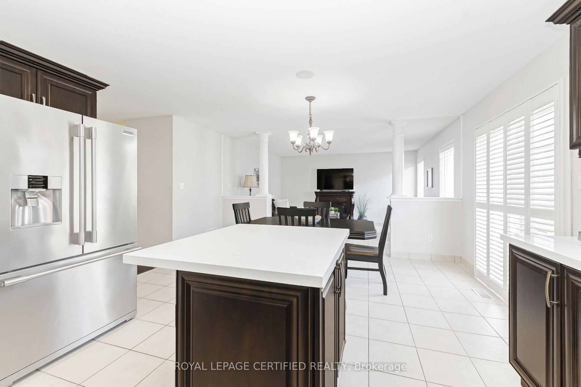 Photo 12 of 43 Heatherdale Drive, Brampton, Fletcher's Meadow — HOMEH