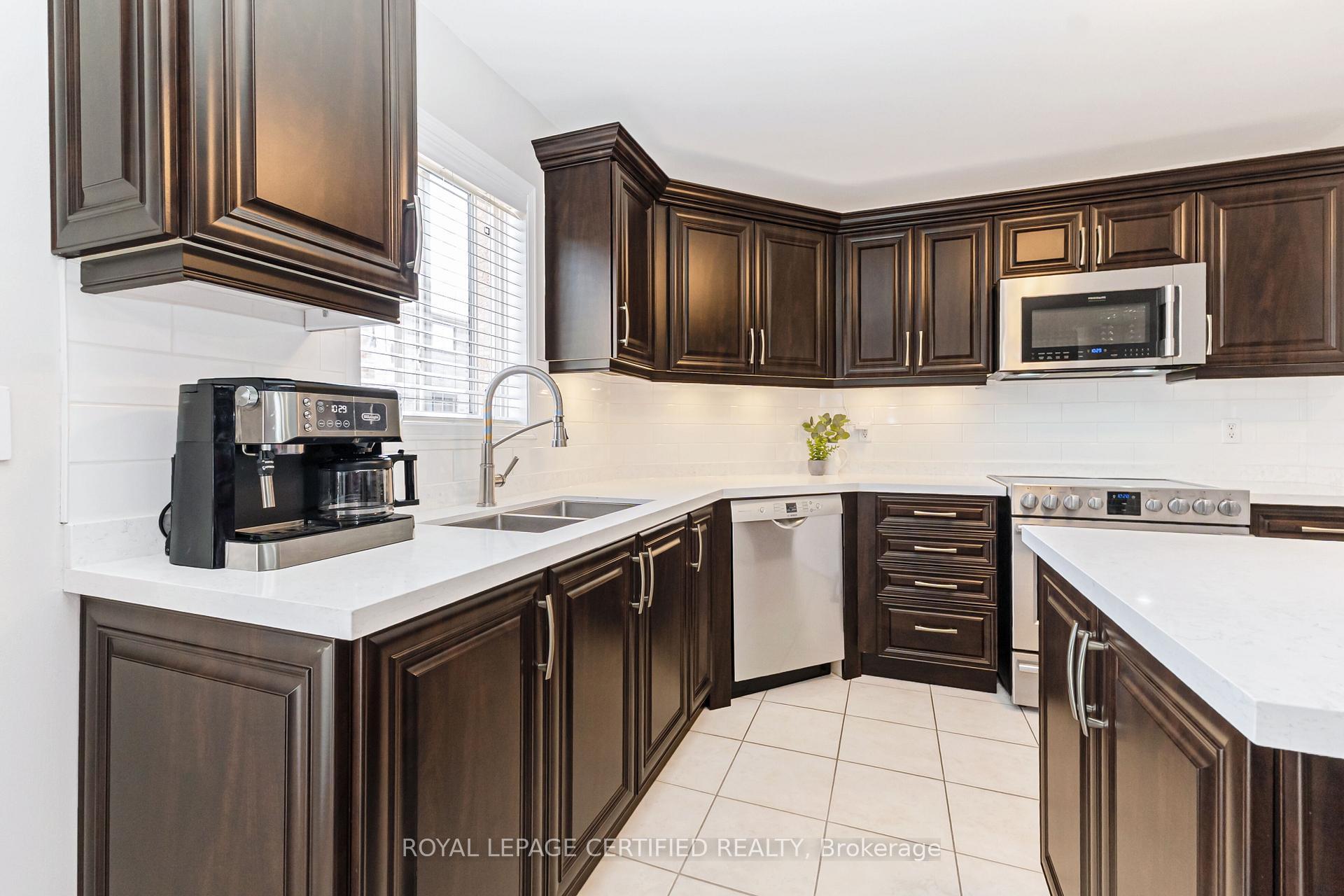 Photo 14 of 43 Heatherdale Drive, Brampton, Fletcher's Meadow — HOMEH