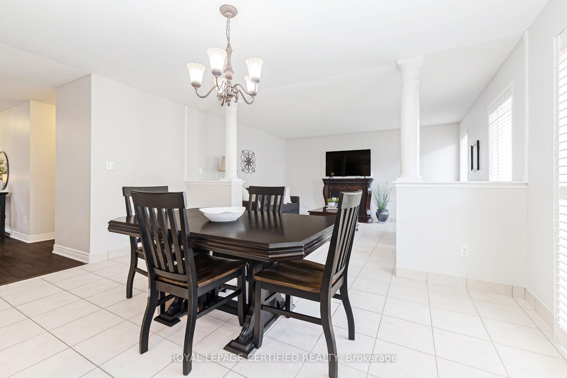 Photo 15 of 43 Heatherdale Drive, Brampton, Fletcher's Meadow — HOMEH