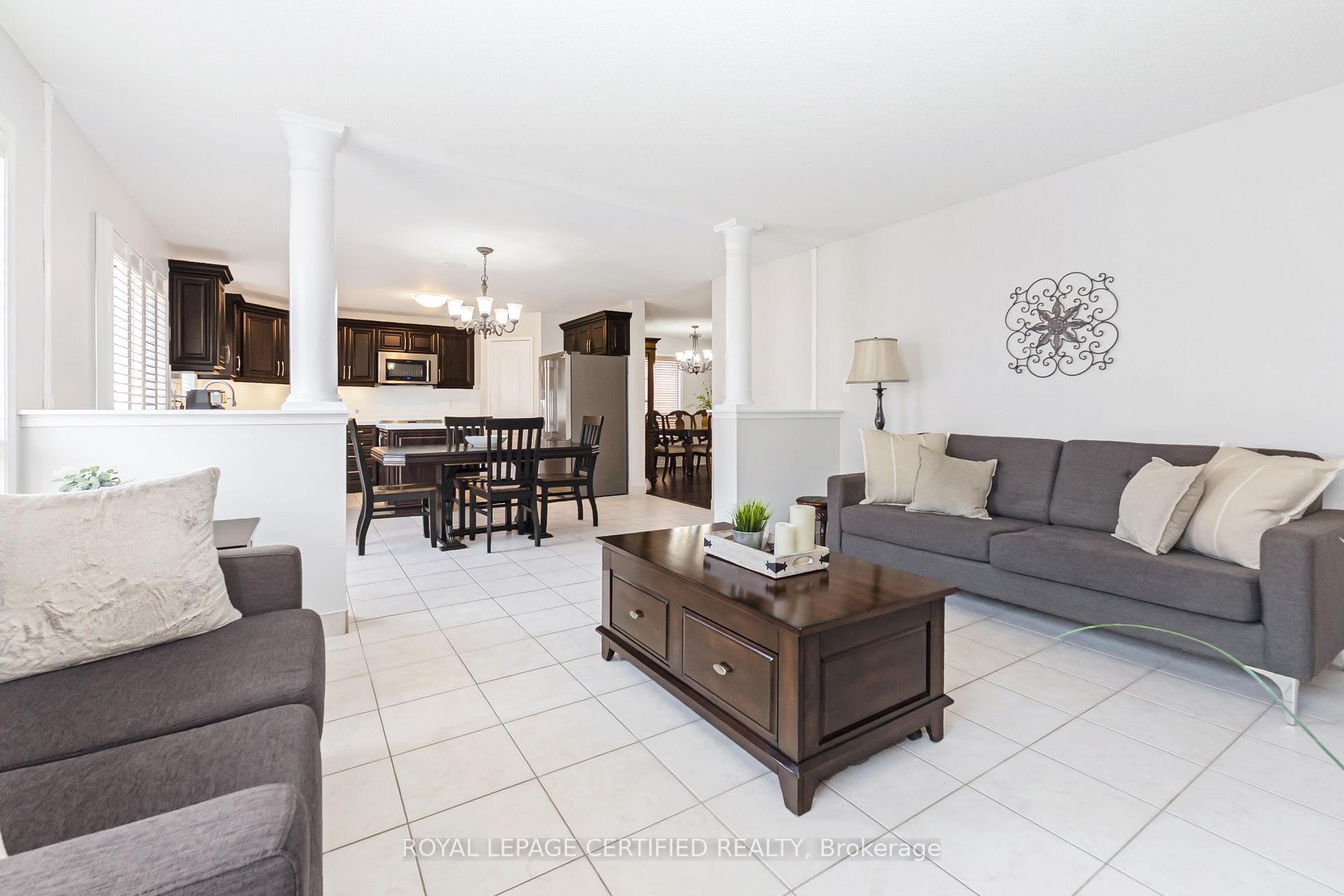Photo 16 of 43 Heatherdale Drive, Brampton, Fletcher's Meadow — HOMEH