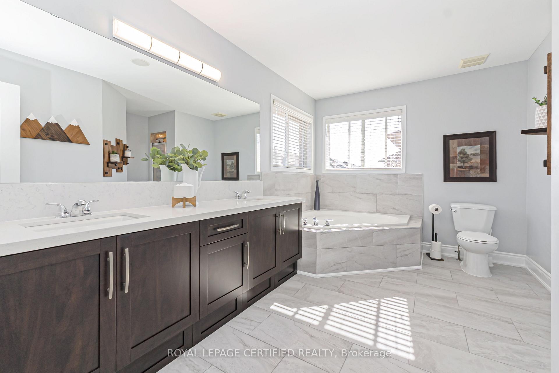 Photo 20 of 43 Heatherdale Drive, Brampton, Fletcher's Meadow — HOMEH