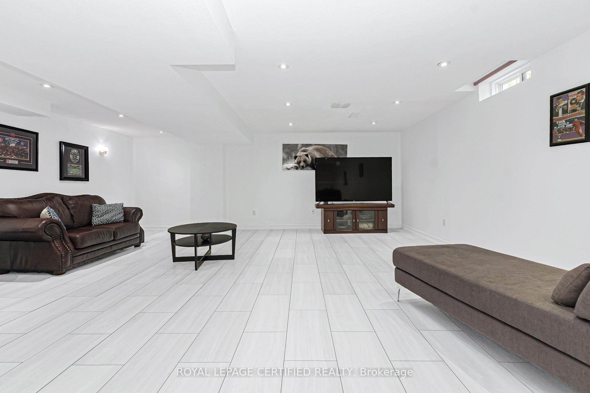 Photo 25 of 43 Heatherdale Drive, Brampton, Fletcher's Meadow — HOMEH