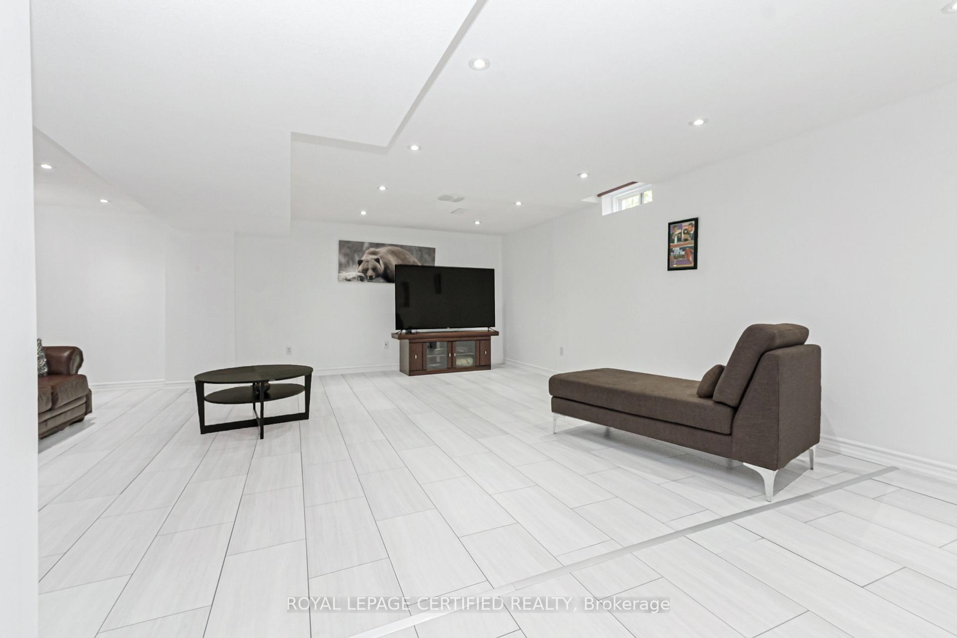 Photo 26 of 43 Heatherdale Drive, Brampton, Fletcher's Meadow — HOMEH