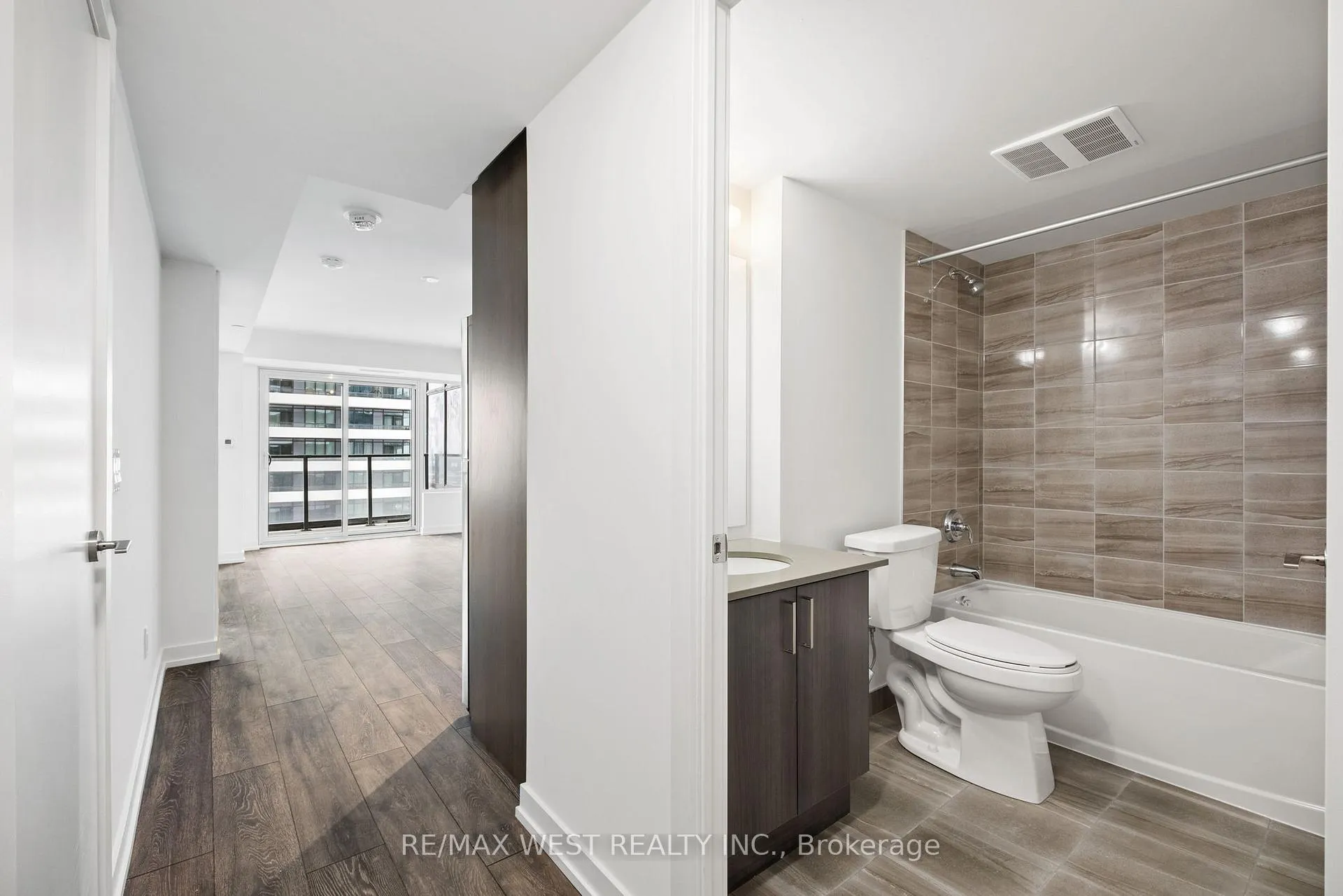 Photo 3 of Unit 2107, 1435 Celebration Drive, Pickering, Bay Ridges — HOMEH