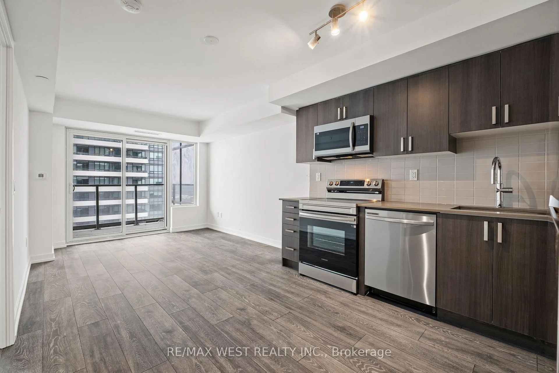 Photo 5 of Unit 2107, 1435 Celebration Drive, Pickering, Bay Ridges — HOMEH