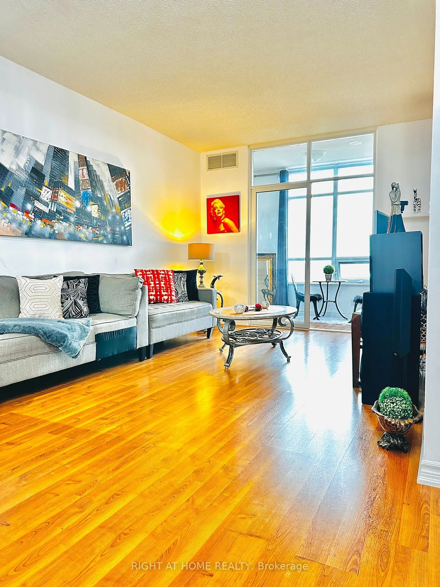 Photo 4 of Unit 1004, 9235 Jane Street, Vaughan, Maple — HOMEH