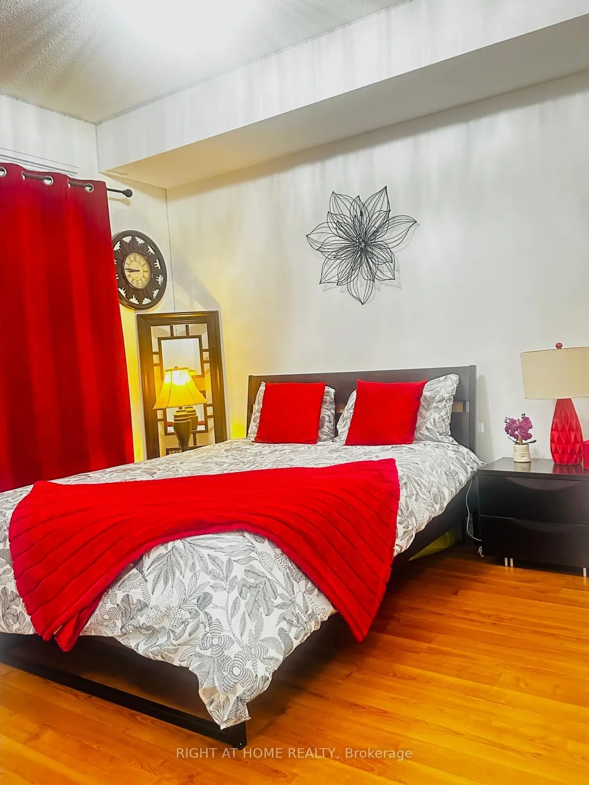 Photo 6 of Unit 1004, 9235 Jane Street, Vaughan, Maple — HOMEH