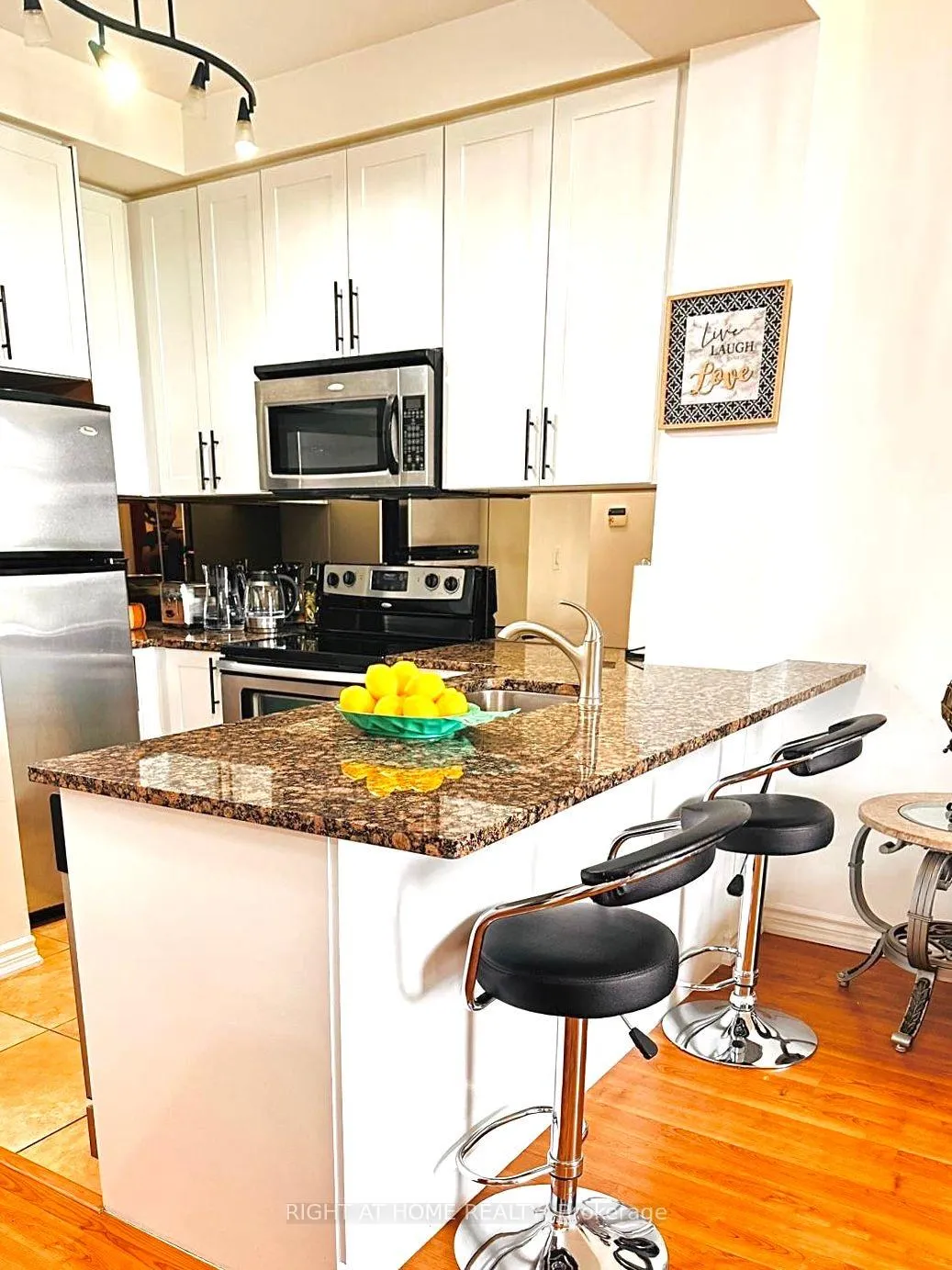Photo 9 of Unit 1004, 9235 Jane Street, Vaughan, Maple — HOMEH