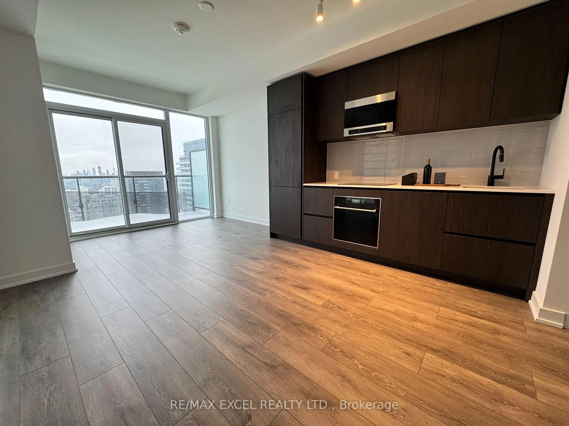Photo 3 of Unit 3512S, 127 Broadway Avenue, Toronto, Mount Pleasant West — HOMEH