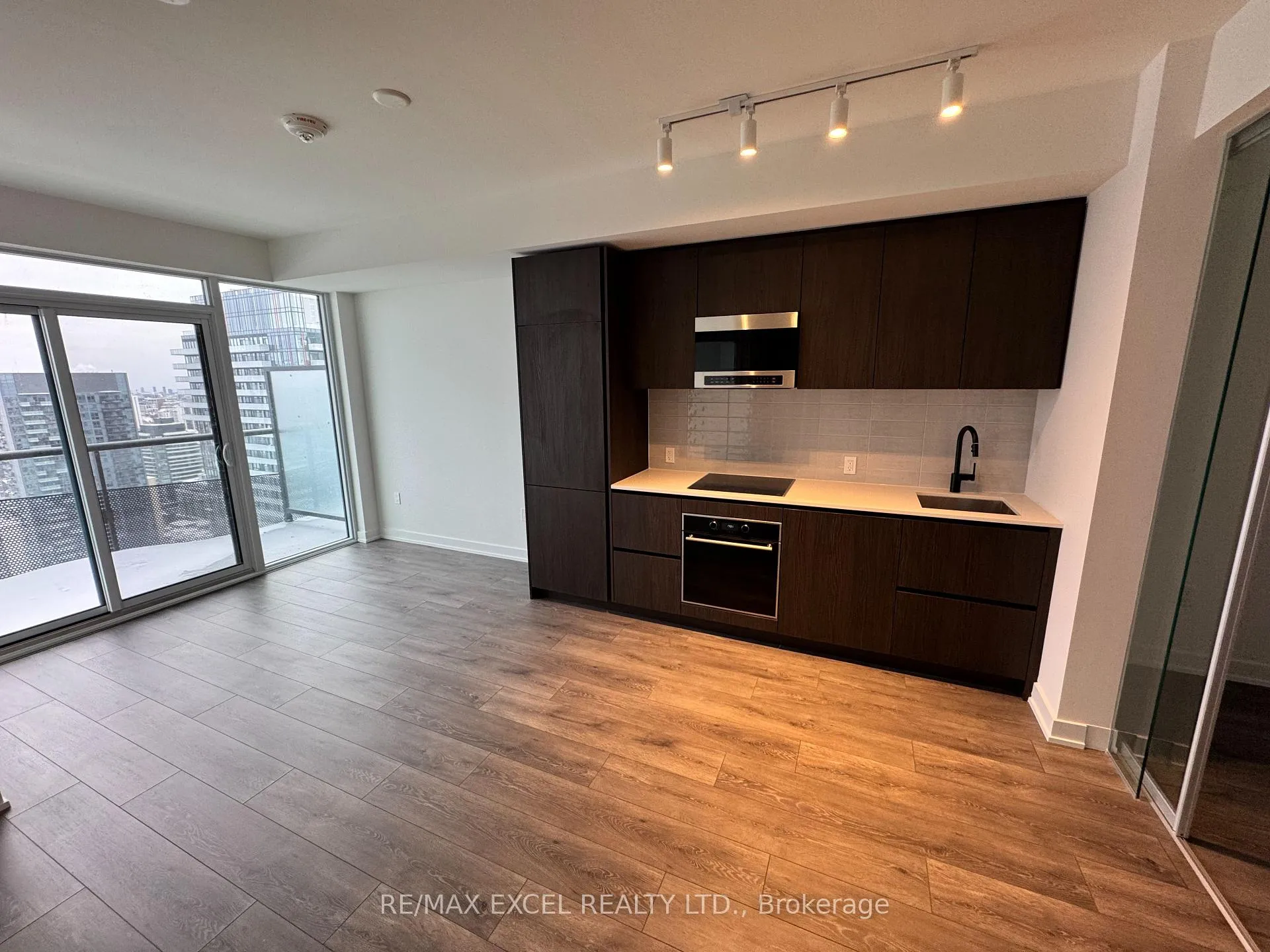 Photo 5 of Unit 3512S, 127 Broadway Avenue, Toronto, Mount Pleasant West — HOMEH