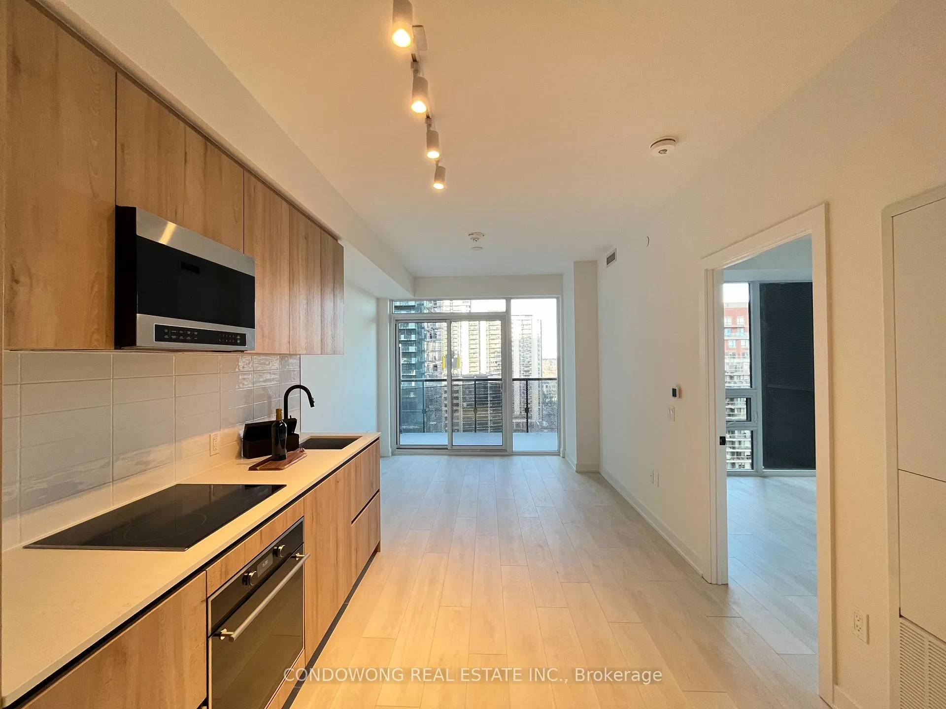 Photo 1 of Unit 1408, 117 Broadway Avenue, Toronto, Mount Pleasant West — HOMEH