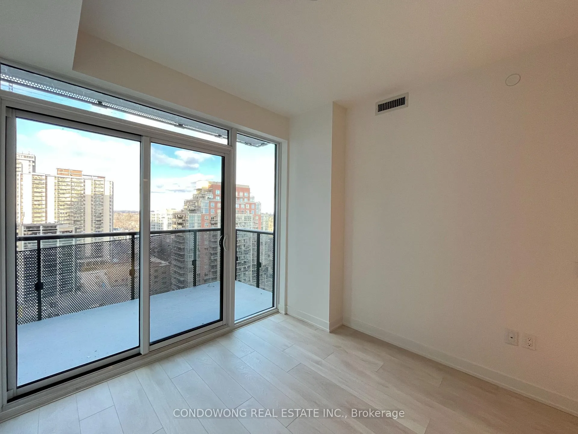 Photo 3 of Unit 1408, 117 Broadway Avenue, Toronto, Mount Pleasant West — HOMEH