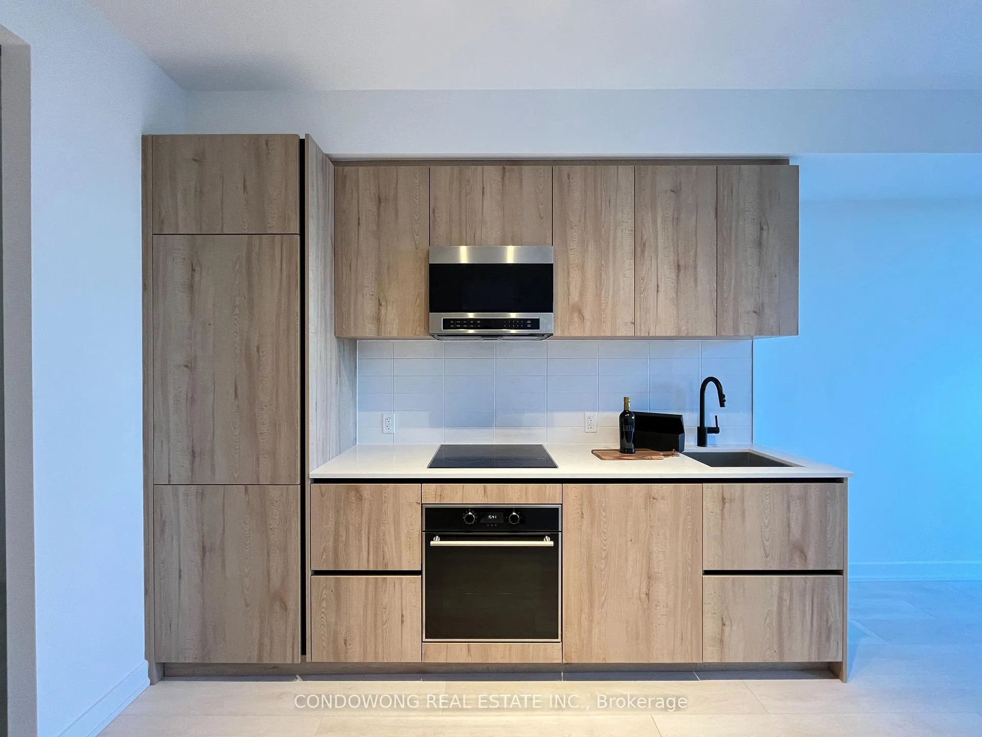 Photo 4 of Unit 1408, 117 Broadway Avenue, Toronto, Mount Pleasant West — HOMEH