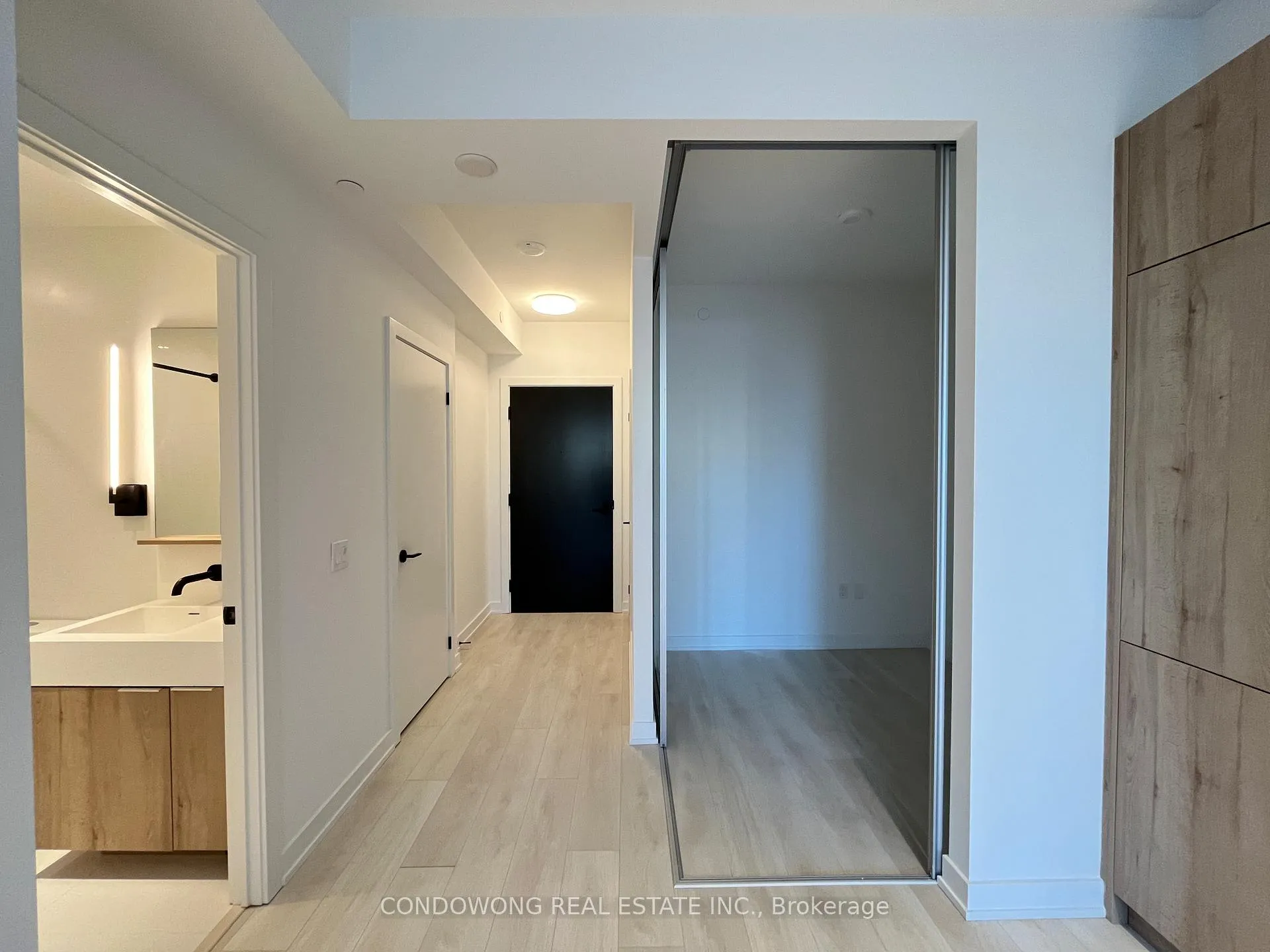Photo 8 of Unit 1408, 117 Broadway Avenue, Toronto, Mount Pleasant West — HOMEH