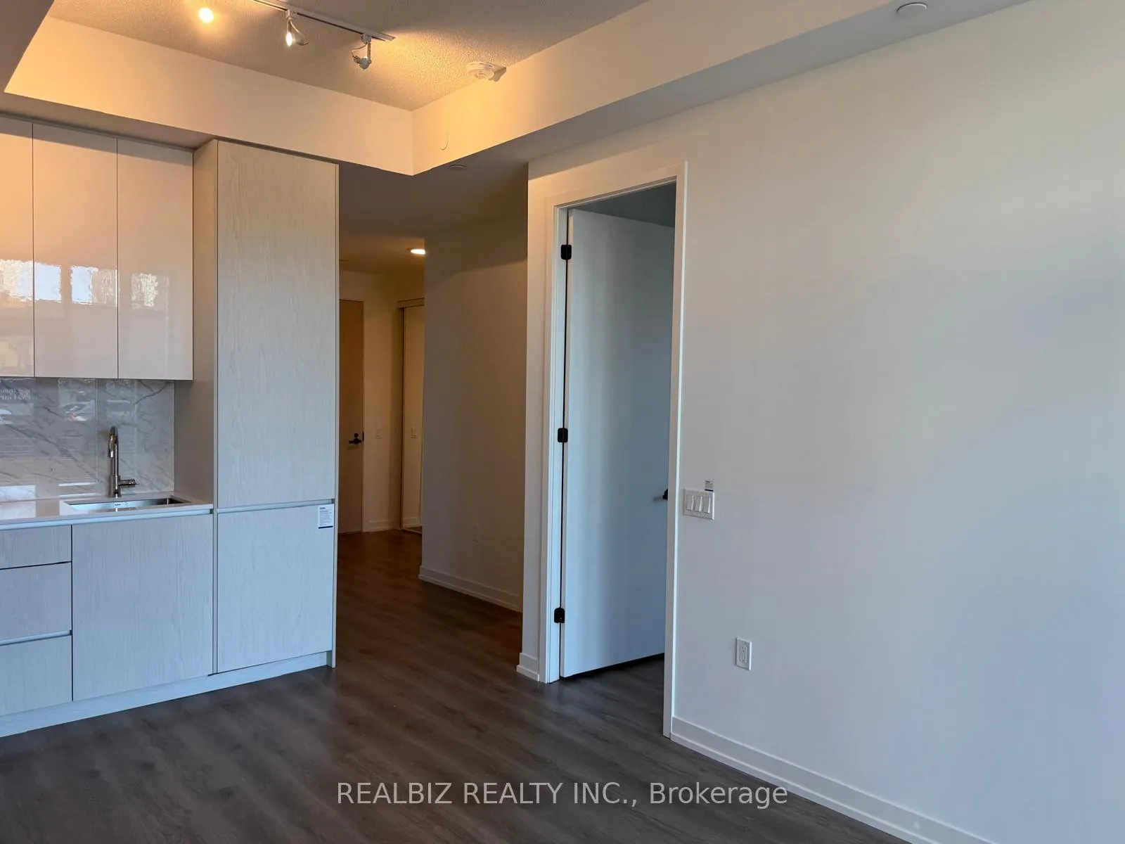 Photo 6 of Unit 105, 28 Interchange Way, Vaughan, Vaughan Corporate Centre — HOMEH