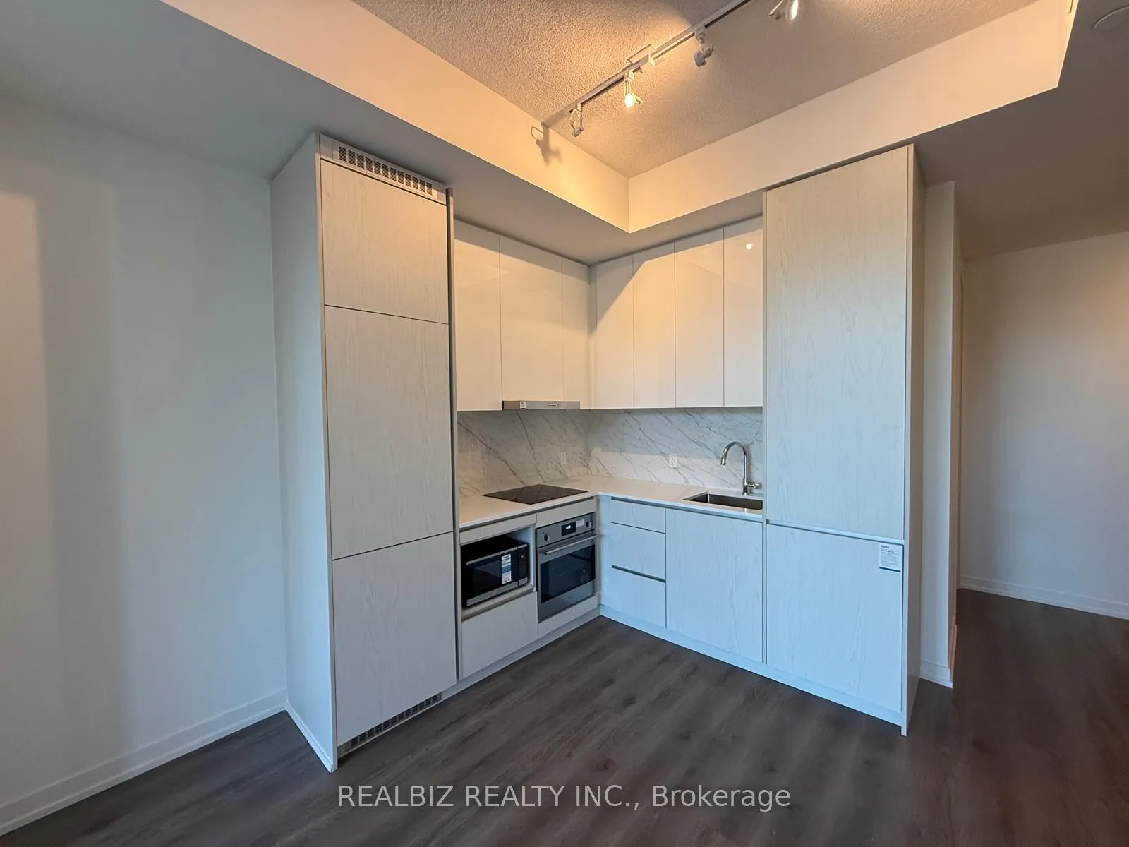 Photo 7 of Unit 105, 28 Interchange Way, Vaughan, Vaughan Corporate Centre — HOMEH