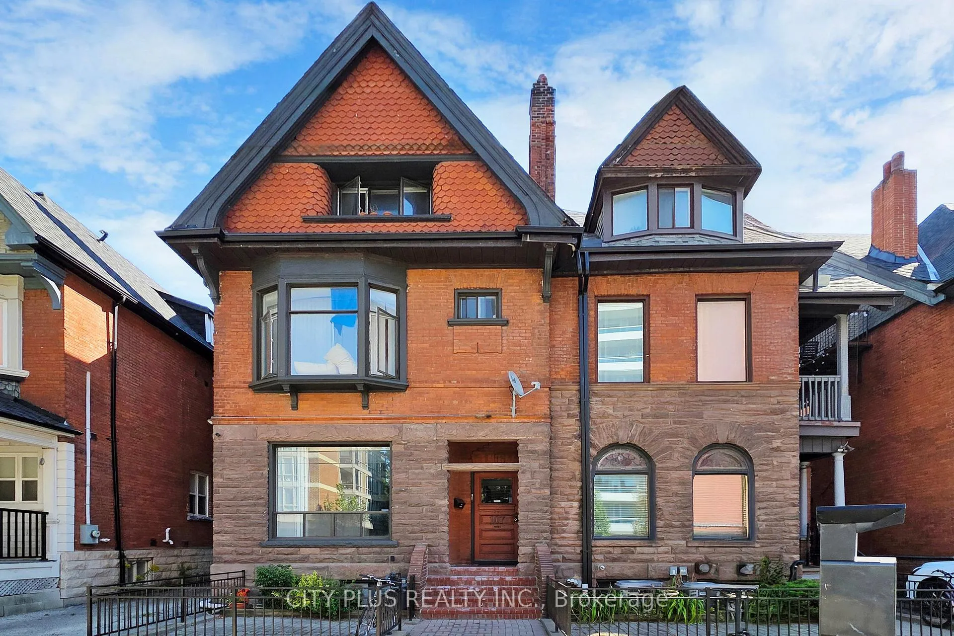 Front of 105-107 Spadina Road
