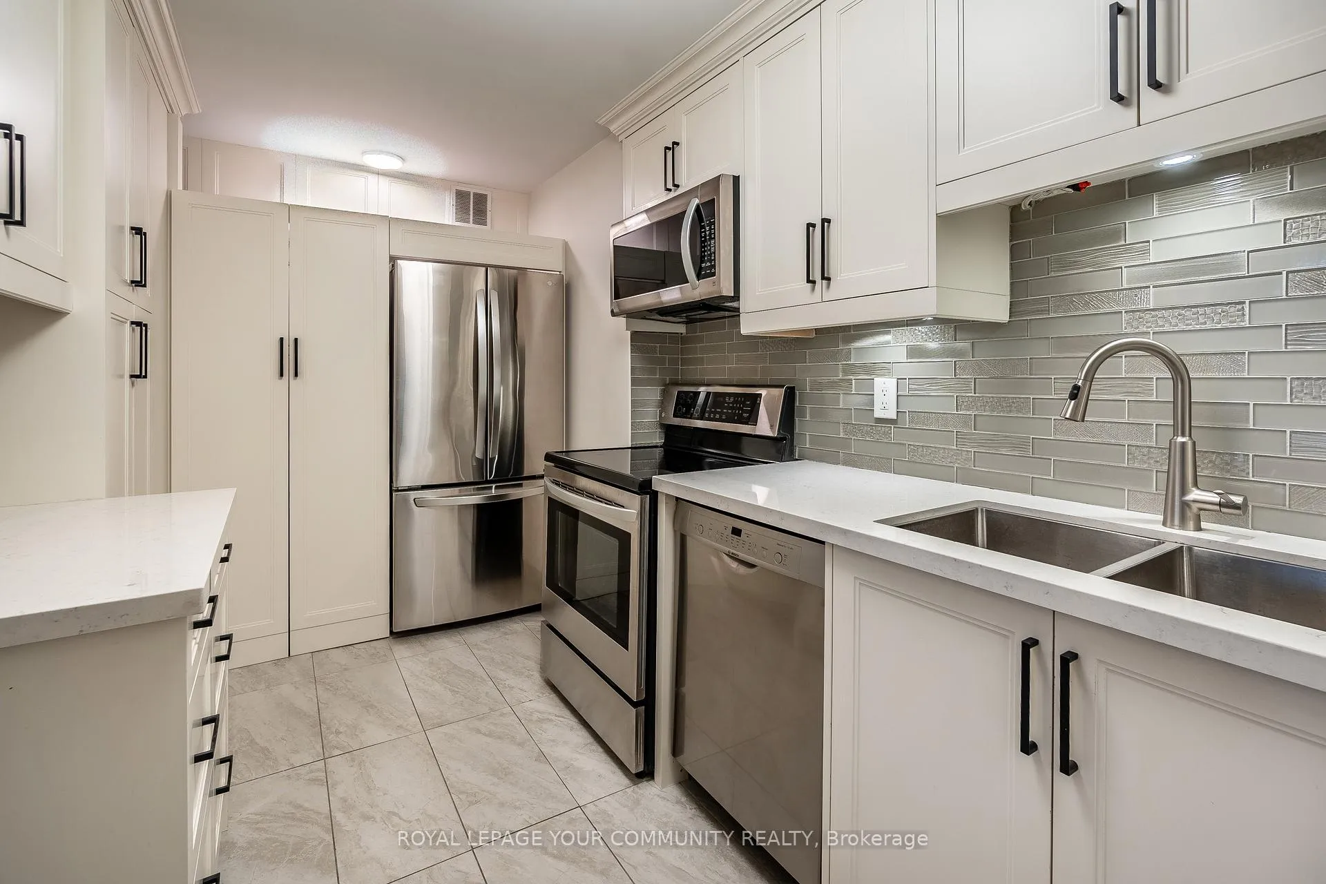 Photo 7 of Unit 608, 60 Inverlochy Boulevard, Markham, Royal Orchard — HOMEH
