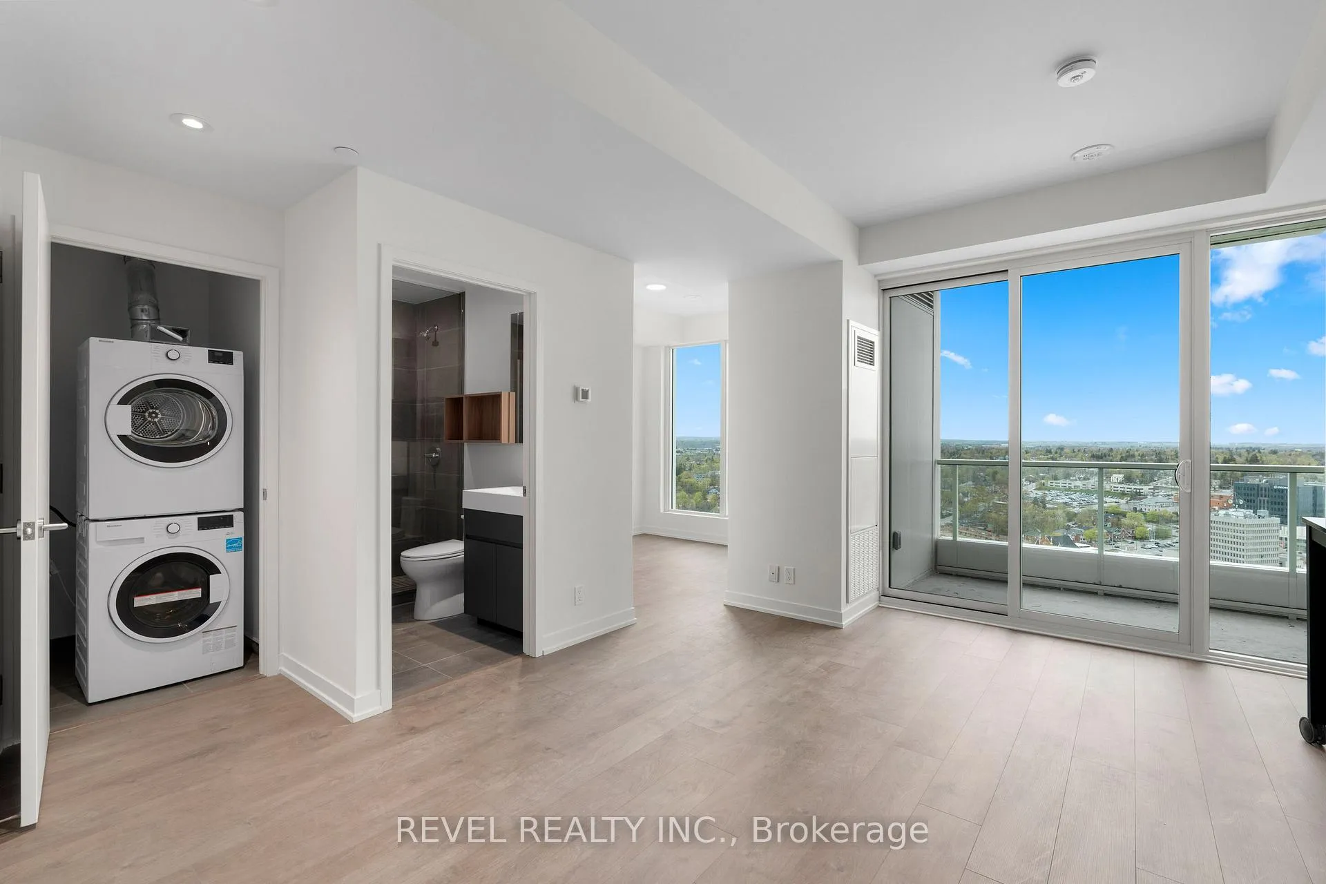 Photo 5 of Unit 2805, 39 Mary Street, Barrie, City Centre — HOMEH